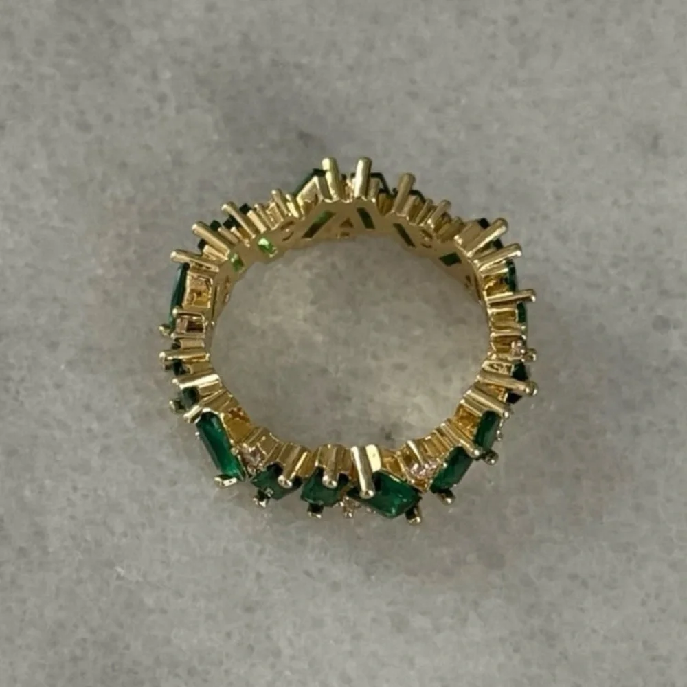 Gold Green Crystal Stacked Ring
Brand New
Size 7 - Picture 2 of 4